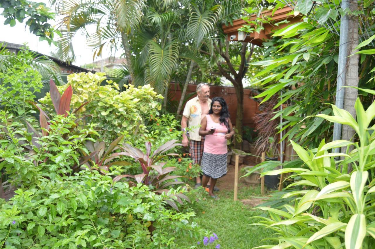 Familyhouse Lägenhet Negombo Exteriör bild