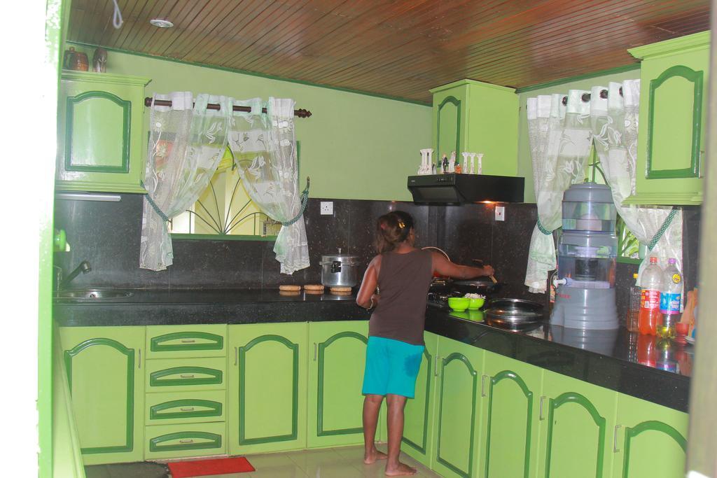 Familyhouse Lägenhet Negombo Rum bild