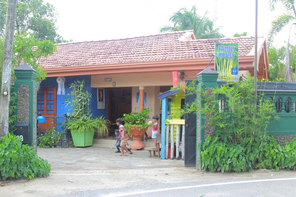 Familyhouse Lägenhet Negombo Exteriör bild